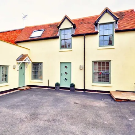 Rent this 3 bed duplex on 29-47 Reading Road in Henley-on-Thames, RG9 1AB