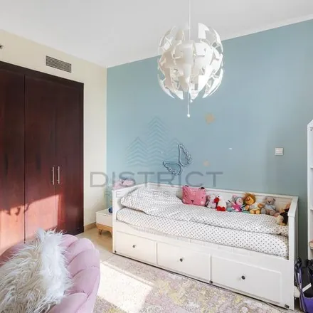 Rent this 2 bed apartment on The Links East in Al Pherdan, Al Thanyah 3