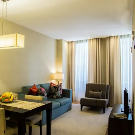 Rent this 1 bed apartment on Mercado Ferreira Borges (49) in Rua da Bolsa, 4050-116 Porto