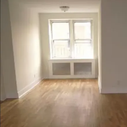Rent this studio apartment on Greenwich St Bank Street