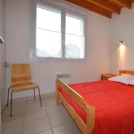 Rent this 3 bed house on Rue de la Cote du Tertre in 35800 Saint-Lunaire, France