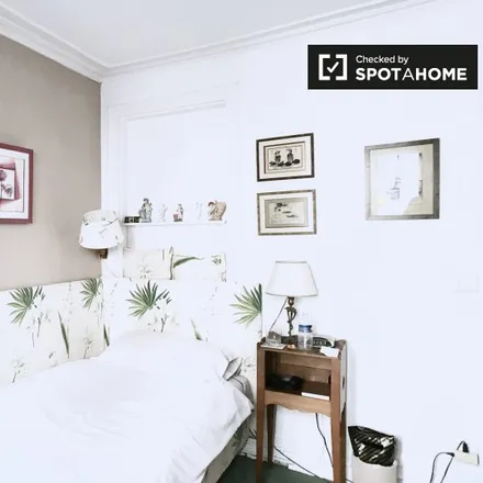 Rent this 2 bed room on 47 Rue Nollet in 75017 Paris, France