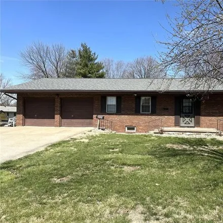 Image 1 - Willow Rose Rehab & Health Care, 410 Fletcher Street, Jerseyville, IL 62052, USA - House for sale
