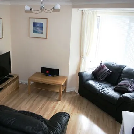 Rent this 3 bed apartment on Mill Street in Glasgow, G40 1HZ