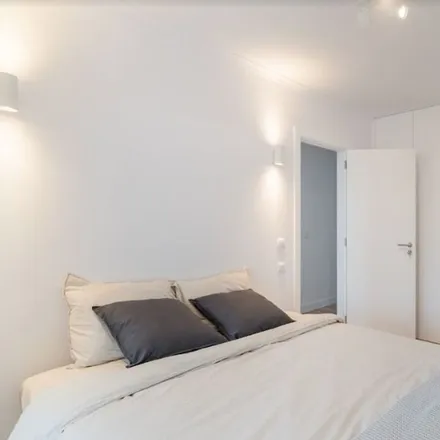 Rent this 6 bed room on Rua Carrilho Videira
