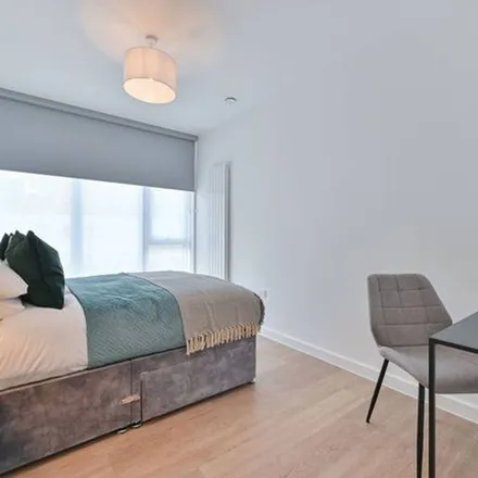 Rent this 2 bed apartment on Walton Lane in Elmbridge, TW17 9HU