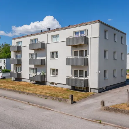 Rent this 2 bed apartment on Hedvigsborgs Pizzeria in Getholmsgatan, 504 46 Borås