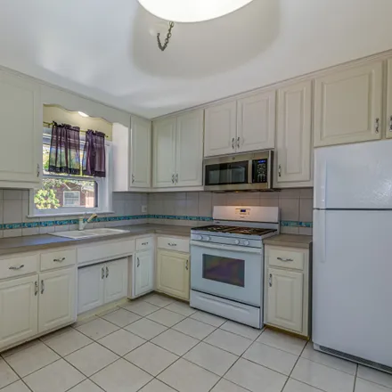 Image 8 - 801 Willow Drive, Chicago Heights, IL 60411, USA - House for sale