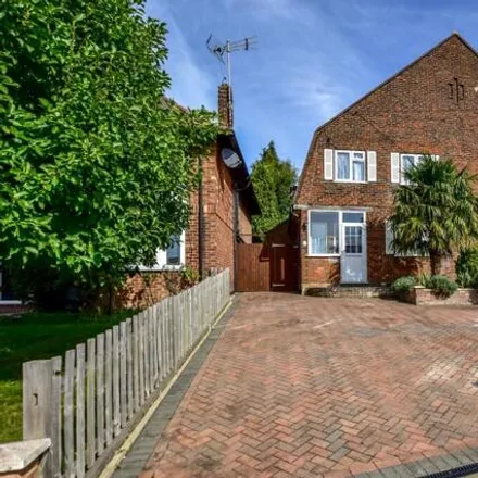 Buy this 3 bed duplex on First Avenue in Amersham, HP7 9BL