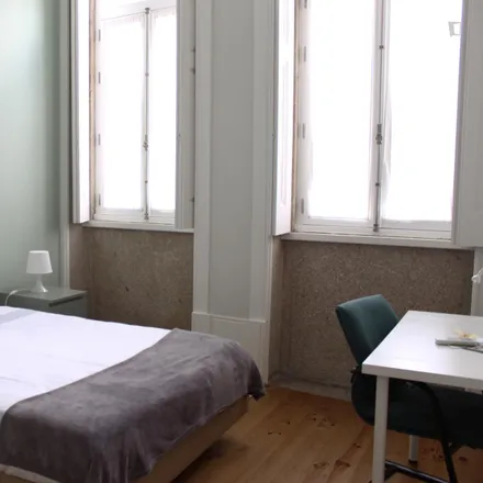 Rent this 6 bed room on Hospedaria Linda in Travessa do Carregal 15, 4050-167 Porto