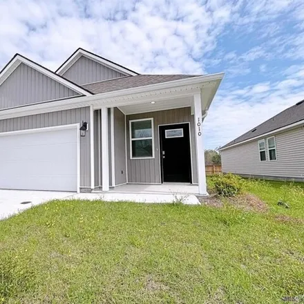 Rent this 4 bed house on Pelican Lakes Parkway in Bayou Fountain, East Baton Rouge Parish