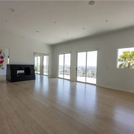Image 2 - 5689 Tryon Road, Los Angeles, CA 90068, USA - House for rent