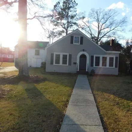 Buy this 3 bed house on 1605 North McMillan Avenue in Lumberton, NC 28358