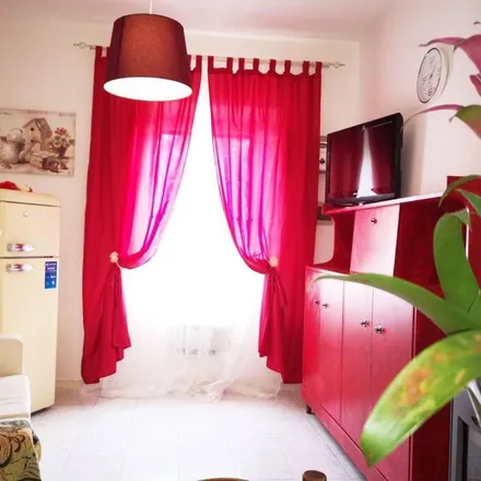 Rent this 2 bed apartment on Caffè degli artisti in Via Vittorio Veneto, 56025 Pontedera PI