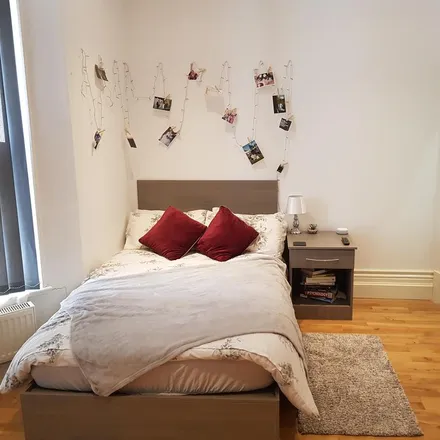 Rent this studio apartment on West Court in 1-12 West Walk, Leicester