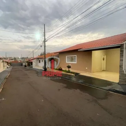 Buy this 3 bed house on unnamed road in Coliseu, Londrina - PR