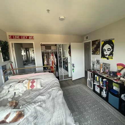 Image 2 - 4962 Laurel Canyon Boulevard, Los Angeles, CA 91607, USA - Room for rent