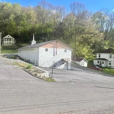 Buy this studio house on 147 Square Street in Bluefield, VA 24605