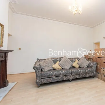 Rent this 3 bed apartment on Langland Mansions in 228 Finchley Road, London