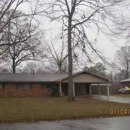 Image 1 - 1572 South Parkway Drive, Oakhurst Addition, Crossett, AR 71635, USA - House for sale