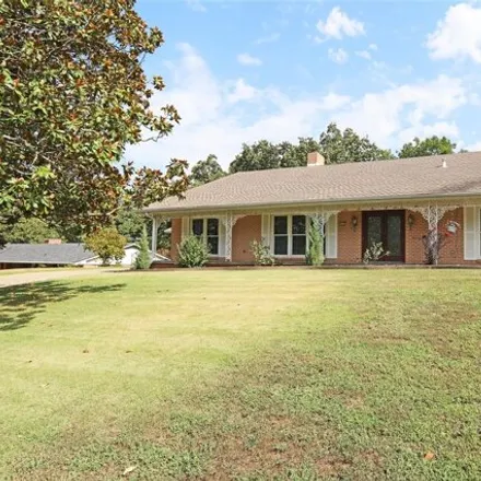 Buy this 3 bed house on 3470 Willowood Drive in Bartlesville, OK 74006