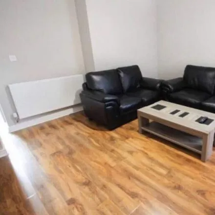 Rent this 6 bed townhouse on Liverpool in L6 6DW, United Kingdom