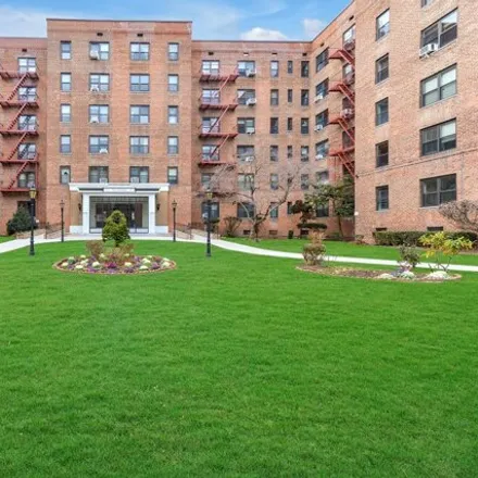 Image 1 - 100-11 67th Road, New York, NY 11375, USA - Apartment for sale