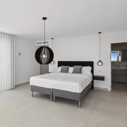 Rent this 5 bed house on Fuengirola in Avenida Jesús Santos Reín, 29640 Fuengirola