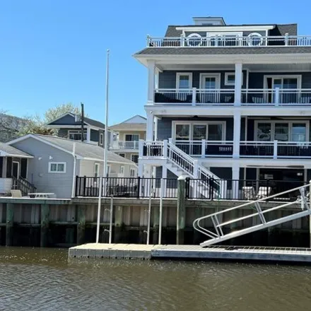 Buy this 6 bed house on 81 Walton Place in Ocean City, NJ 08226
