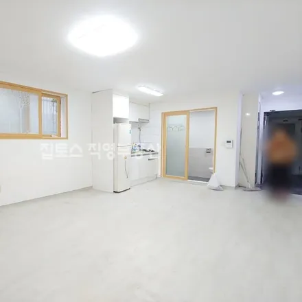 Image 2 - 서울특별시 서초구 잠원동 23-21 - Apartment for rent