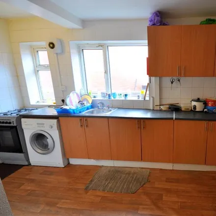 Rent this 3 bed townhouse on Back Brudenell Road in Leeds, LS6 1JY