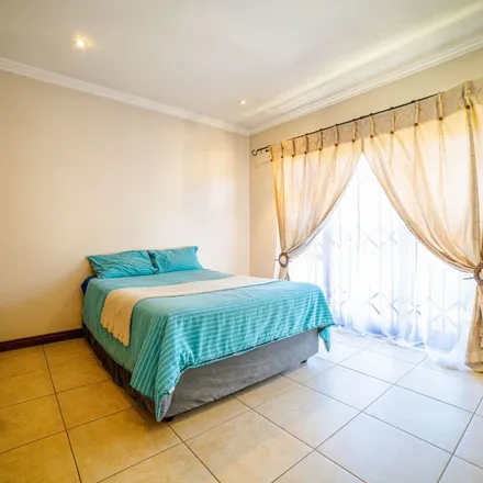 Rent this 3 bed apartment on unnamed road in Maroeladal, Randburg