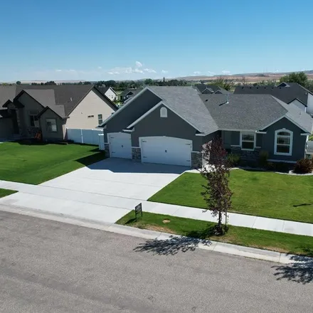 Image 5 - 4729 Porter Drive, Ammon, ID 83406, USA - House for sale