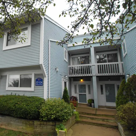 Buy this 3 bed condo on 122 Hillcroft Way in Newtown Township, PA 18940