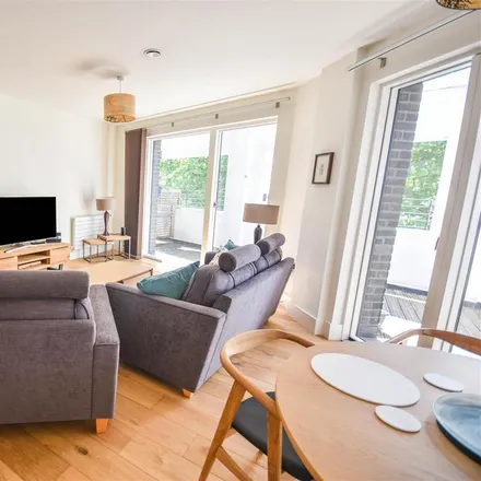 Rent this 2 bed apartment on 1-21 Narrowboat Avenue in London, TW8 8FD