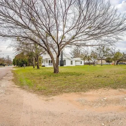 Image 2 - 151 East Coolidge Avenue, Whitney, Hill County, TX 76692, USA - House for sale
