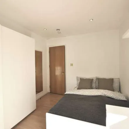 Rent this 5 bed apartment on Hickes House in Harben Road, London