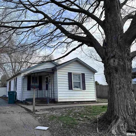 Buy this 2 bed house on West Main Street in Galesburg, IL 61401