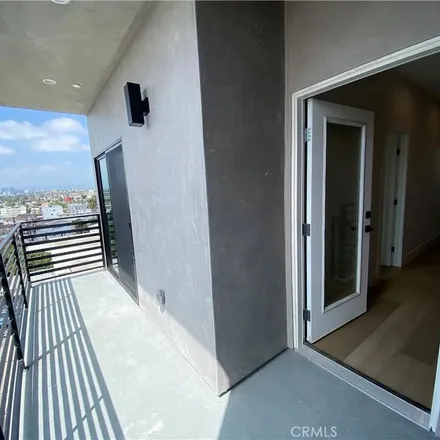 Rent this 3 bed apartment on 4734 West 17th Street in Los Angeles, CA 90019