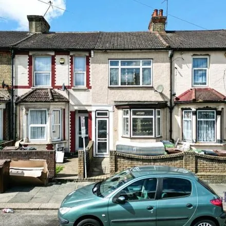 Buy this 3 bed townhouse on Harrow Road in London, IG11 7RA