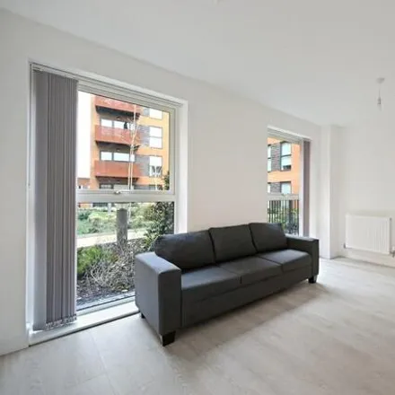 Image 7 - Western Avenue, London, W3 7EL, United Kingdom - Apartment for rent