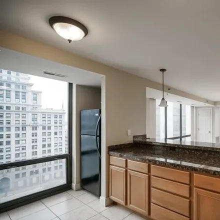 Image 5 - Twin Towers, 123 Southwest Jefferson Avenue, Peoria, IL 61602, USA - Condo for sale