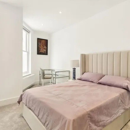 Rent this 3 bed apartment on Hans Place in London, SW1X 0JY