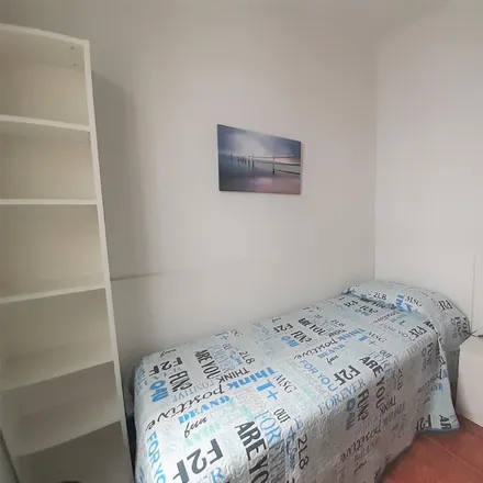 Rent this 5 bed room on Calle de Hilarión Eslava in 44, 28015 Madrid