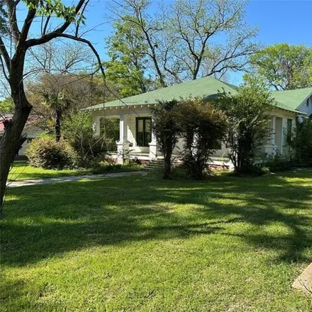 Buy this 4 bed house on 118 Moreland Street in Pittsburg, TX 75686