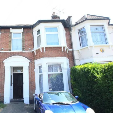 Rent this studio apartment on Wellwood Road in Goodmayes, London