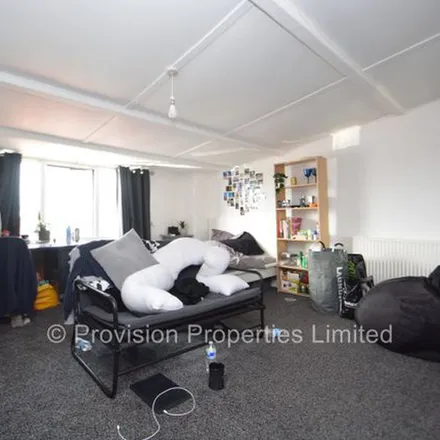 Image 5 - 39 Manor Drive, Leeds, LS6 1DD, United Kingdom - Townhouse for rent