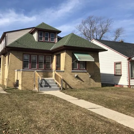 Buy this studio house on 4823 in 4823A North 24th Place, Milwaukee