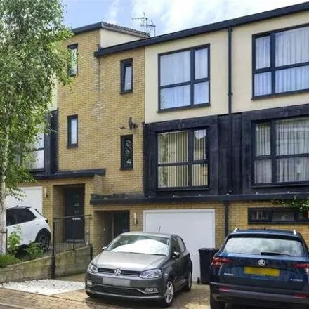 Buy this 3 bed townhouse on Howden's Joinery in Snowberry Close, London