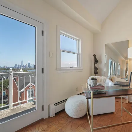 Image 5 - West Shearwater Court, Jersey City, NJ 07305, USA - Condo for sale